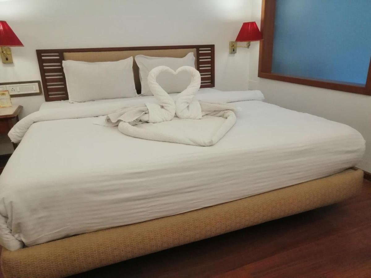 Maharaja Regency Hotel Satara Bagian luar foto