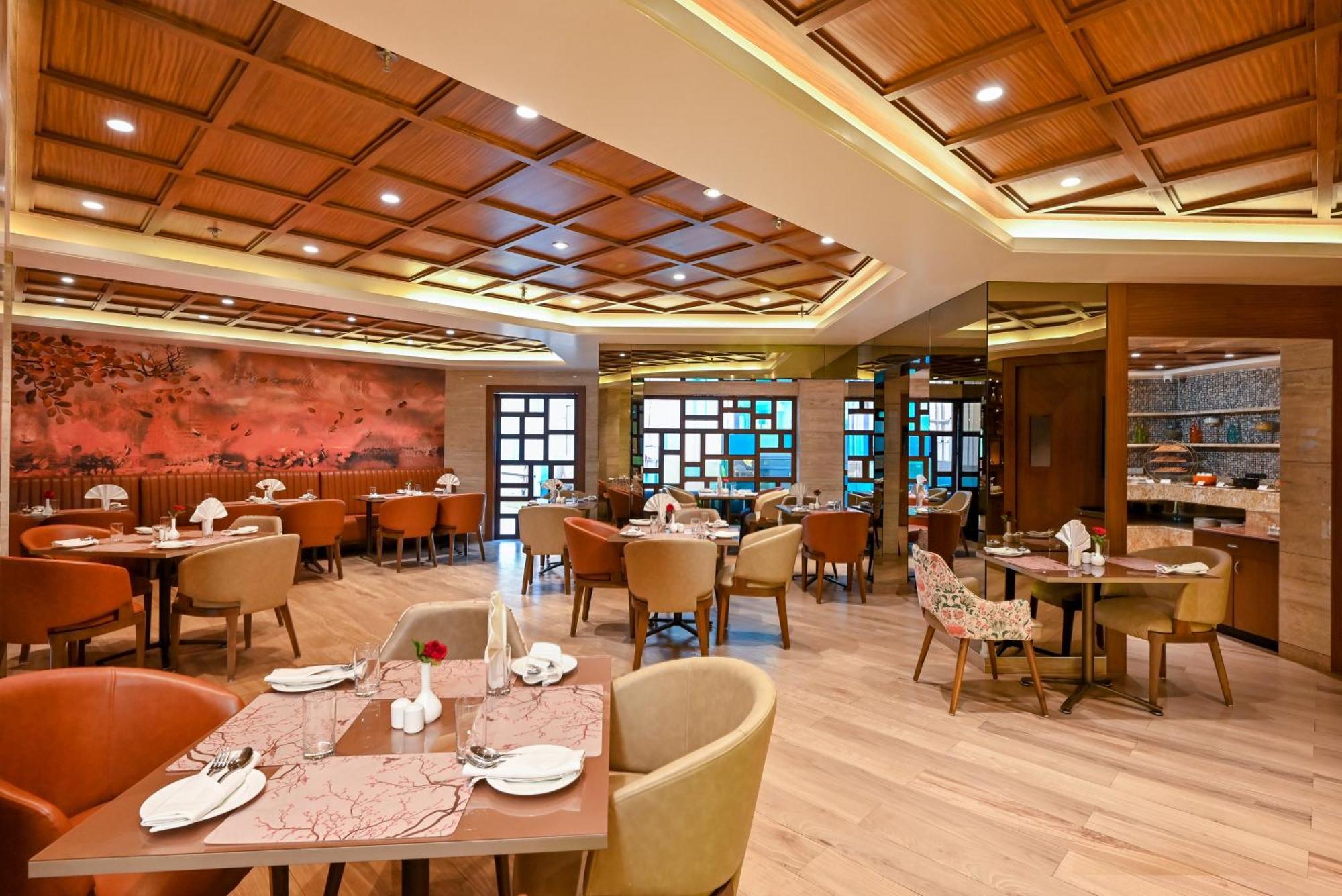 Maharaja Regency Hotel Satara Bagian luar foto