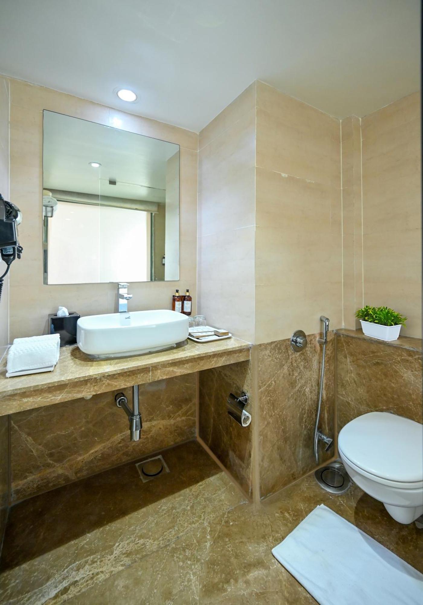 Maharaja Regency Hotel Satara Bagian luar foto