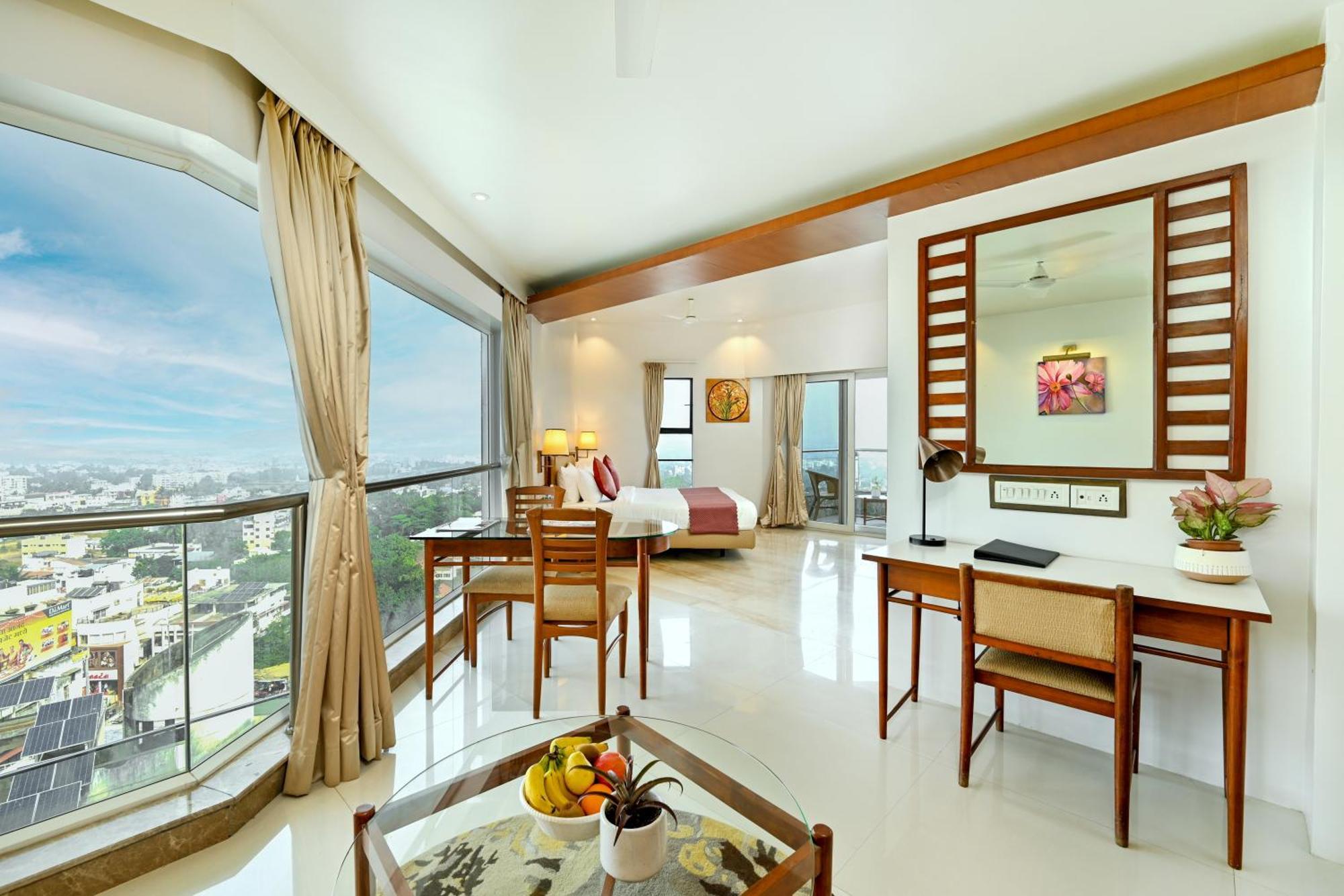 Maharaja Regency Hotel Satara Bagian luar foto