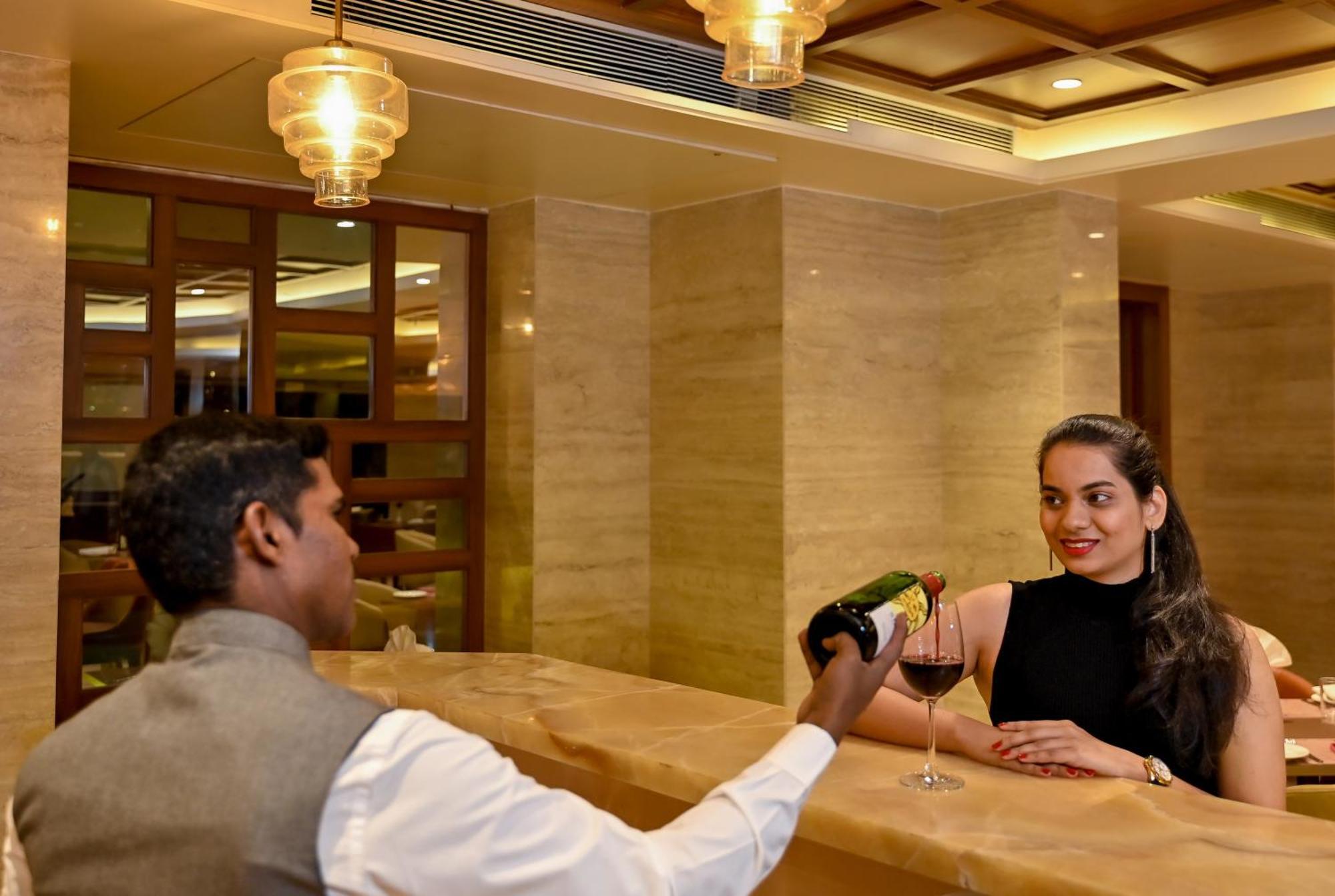 Maharaja Regency Hotel Satara Bagian luar foto