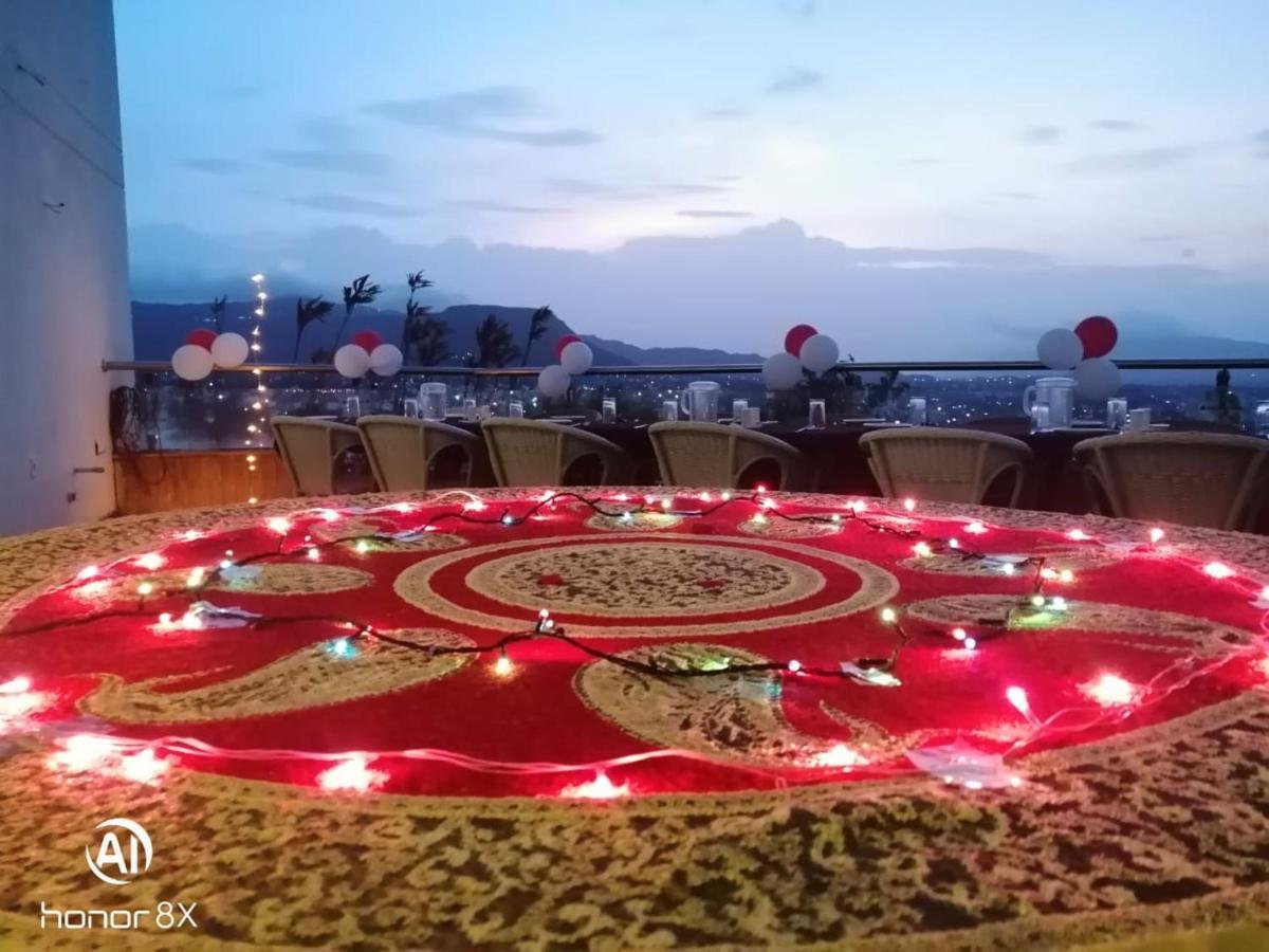 Maharaja Regency Hotel Satara Bagian luar foto