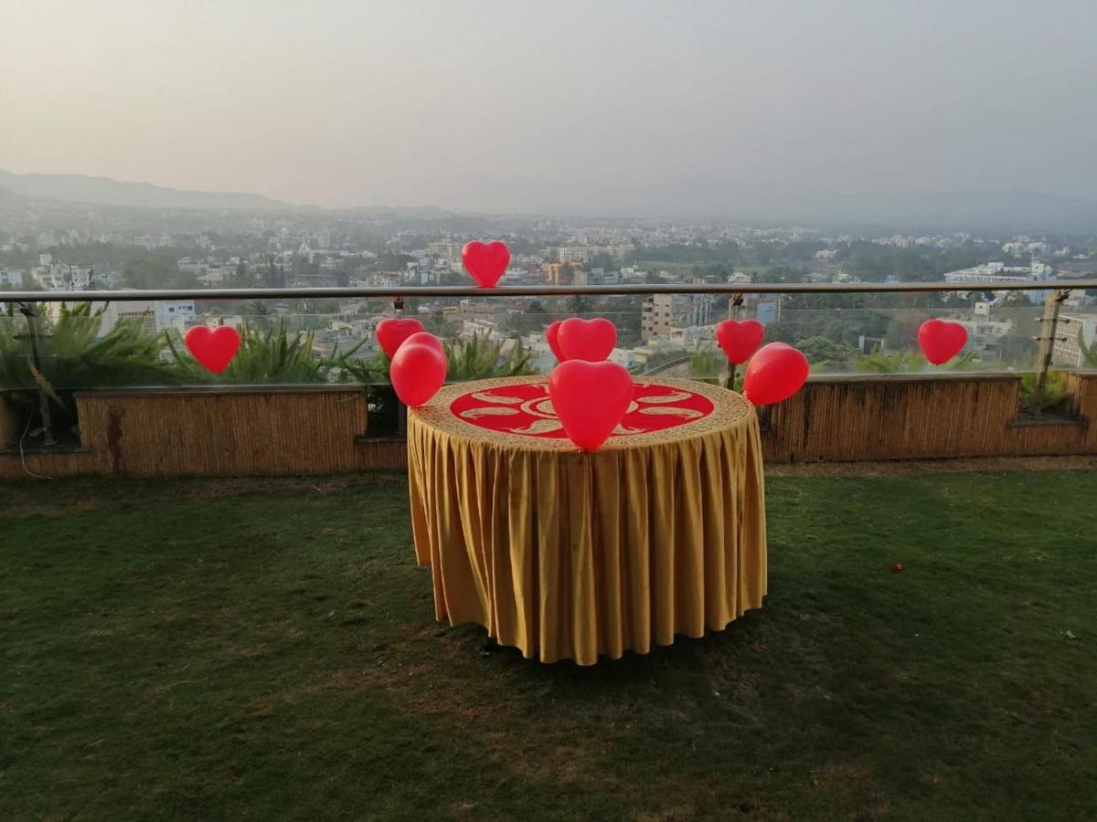 Maharaja Regency Hotel Satara Bagian luar foto
